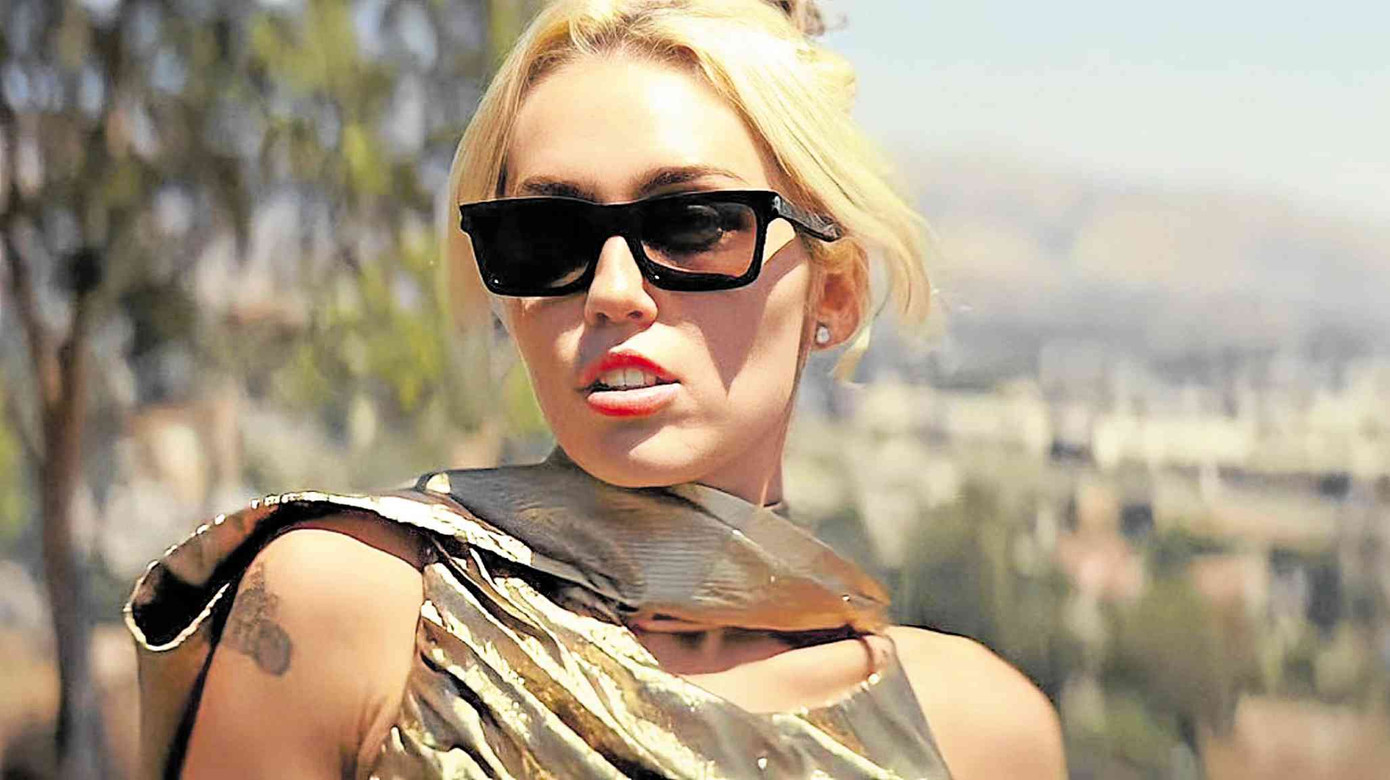 Miley Cyrus tìm thấy hạnh phúc mới sau khi chia tay Liam Hemsworth?