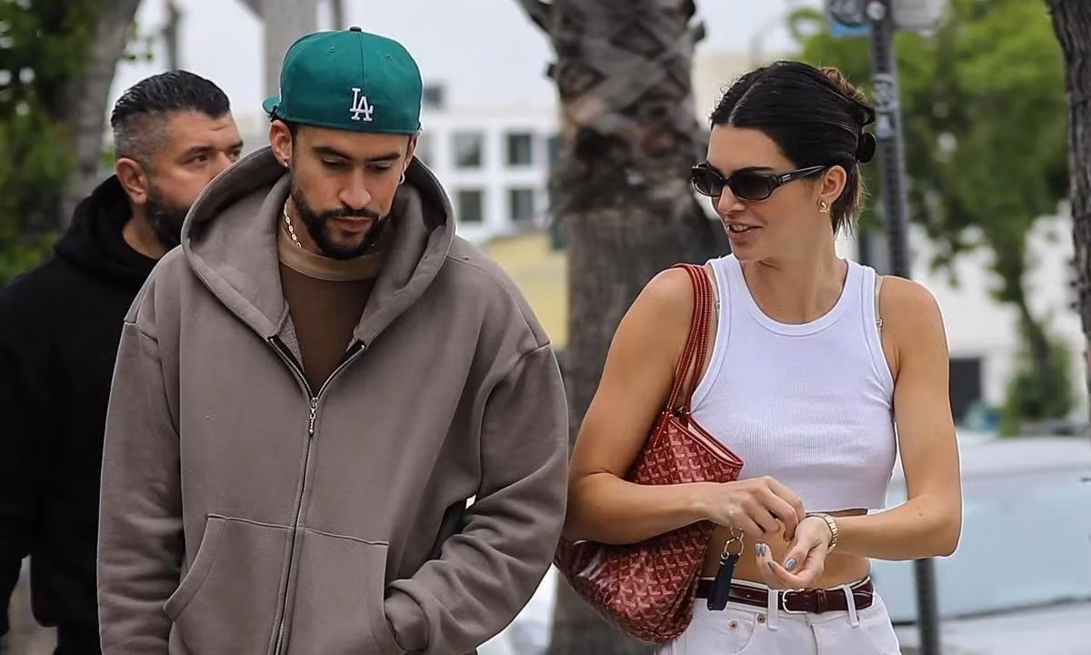 Kendall Jenner và Bad Bunny từng vướng tin đồn chia tay vì lịch trình bận rộn.