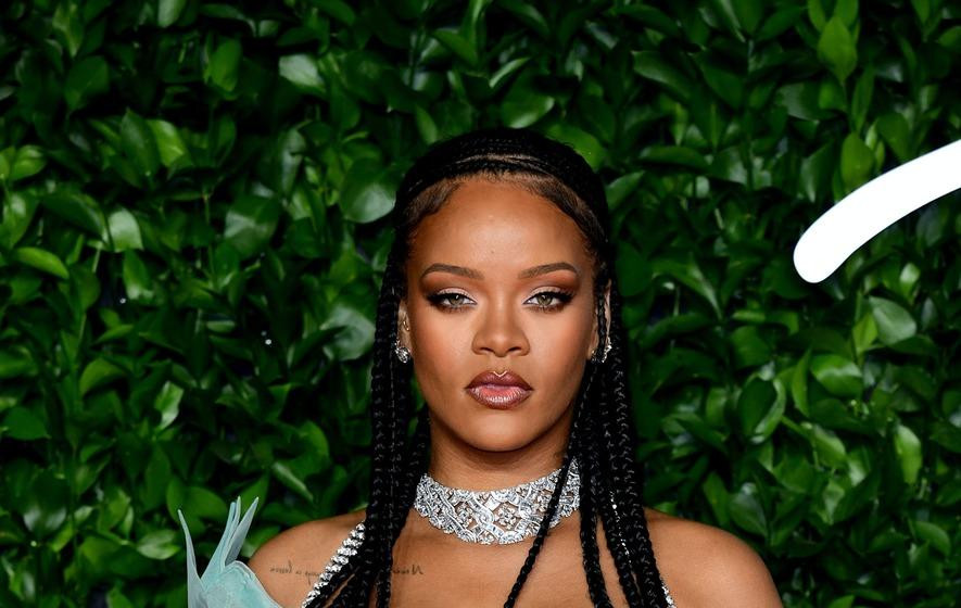 Rihanna thường xuyên tham gia tài trợ cho các hoạt động từ thiện, hướng về cộng đồng. Rihanna thường xuyên tham gia tài trợ cho các hoạt động từ thiện, hướng về cộng đồng.