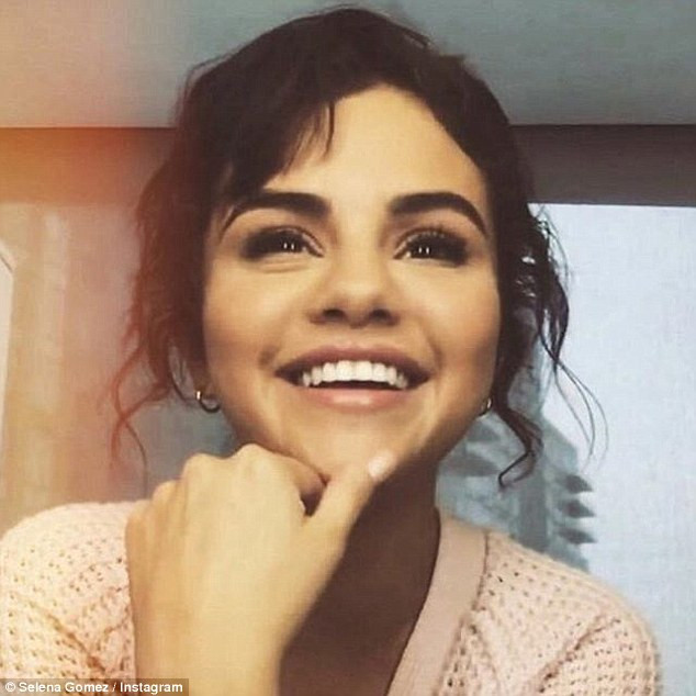Selena Gomez từng tuyên bố tạm rời xa mạng xã hội để "sống cuộc đời của chính mình". Selena Gomez từng tuyên bố tạm rời xa mạng xã hội để "sống cuộc đời của chính mình".
