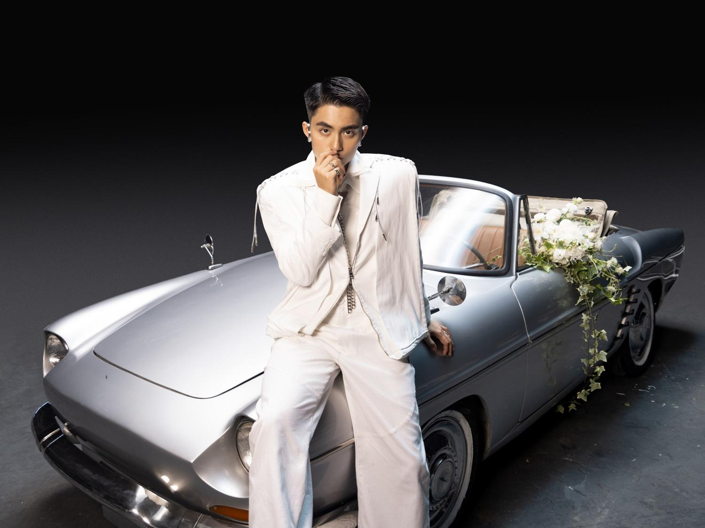 MV Quên Anh Đi lấy ý tưởng từ 5 ngũ hành. MV Quên Anh Đi lấy ý tưởng từ 5 ngũ hành.