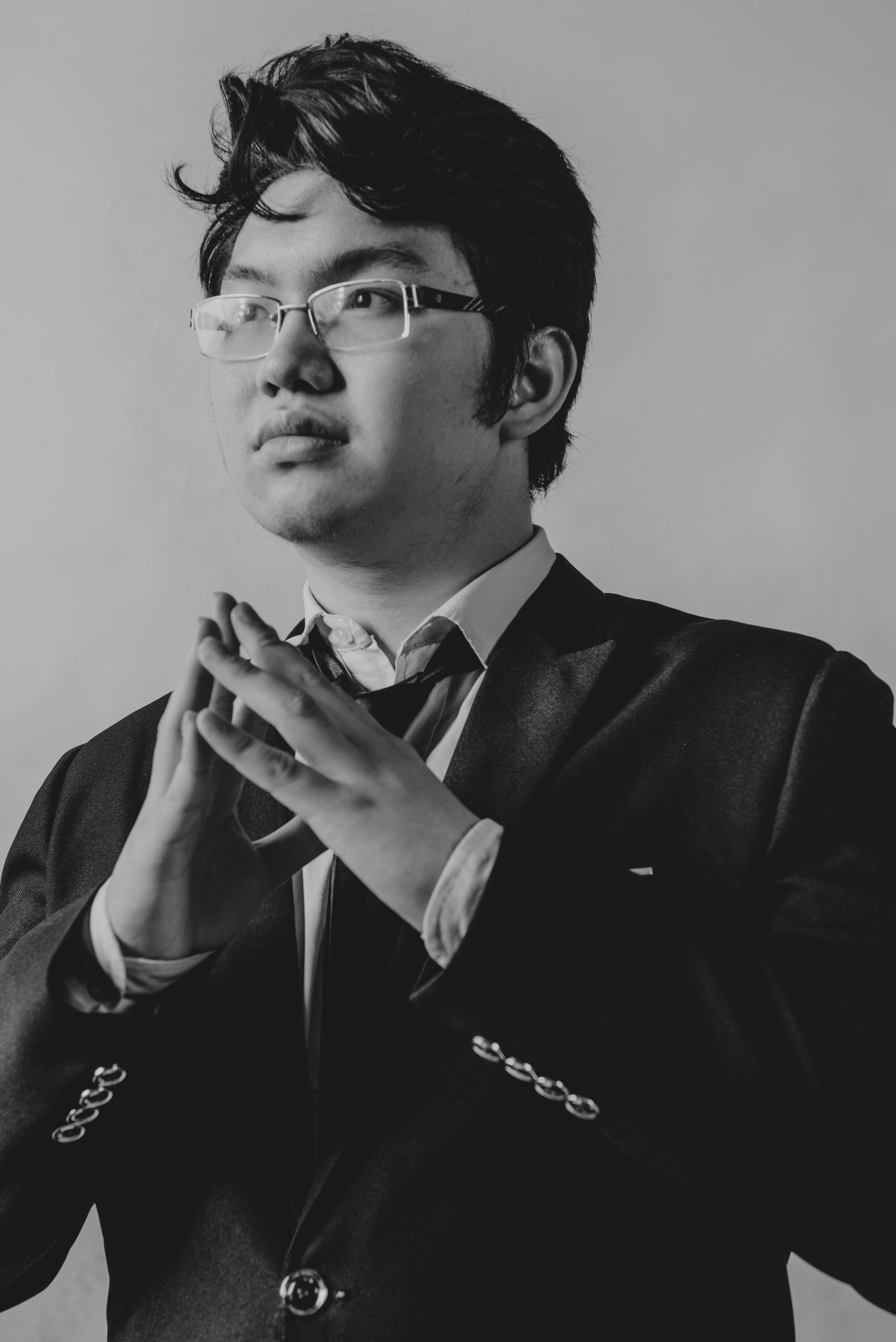 Hùng luôn bận rộn theo đuổi những hoài bão, đam mê. Hùng luôn bận rộn theo đuổi những hoài bão, đam mê.