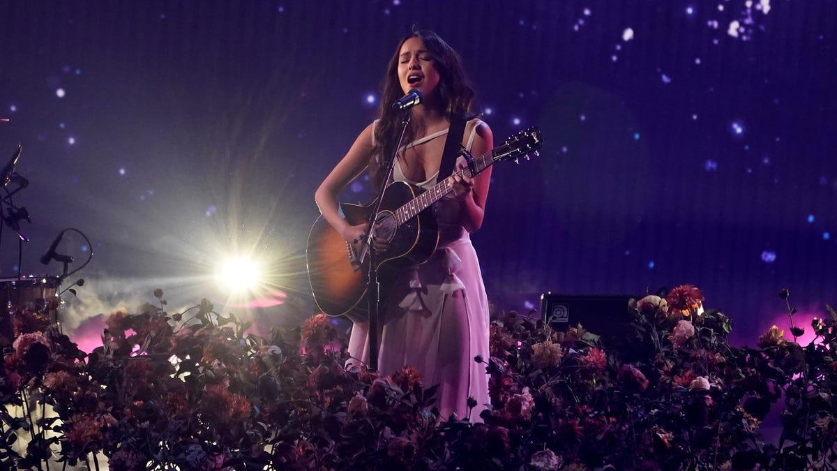 Tour diễn đầu tiên của Olivia Rodrigo cháy vé chỉ sau 3 phút mở bán. Tour diễn đầu tiên của Olivia Rodrigo cháy vé chỉ sau 3 phút mở bán.