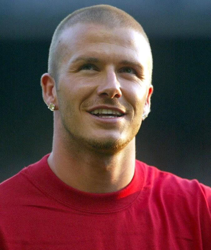 David Beckham từng khiến hội chị em đổ gục khi để kiểu tóc húi cua cách đây 20 năm.