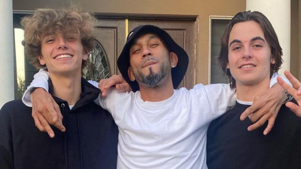 Các con của Britney Spears né tránh việc gặp mẹ. Các con của Britney Spears né tránh việc gặp mẹ.