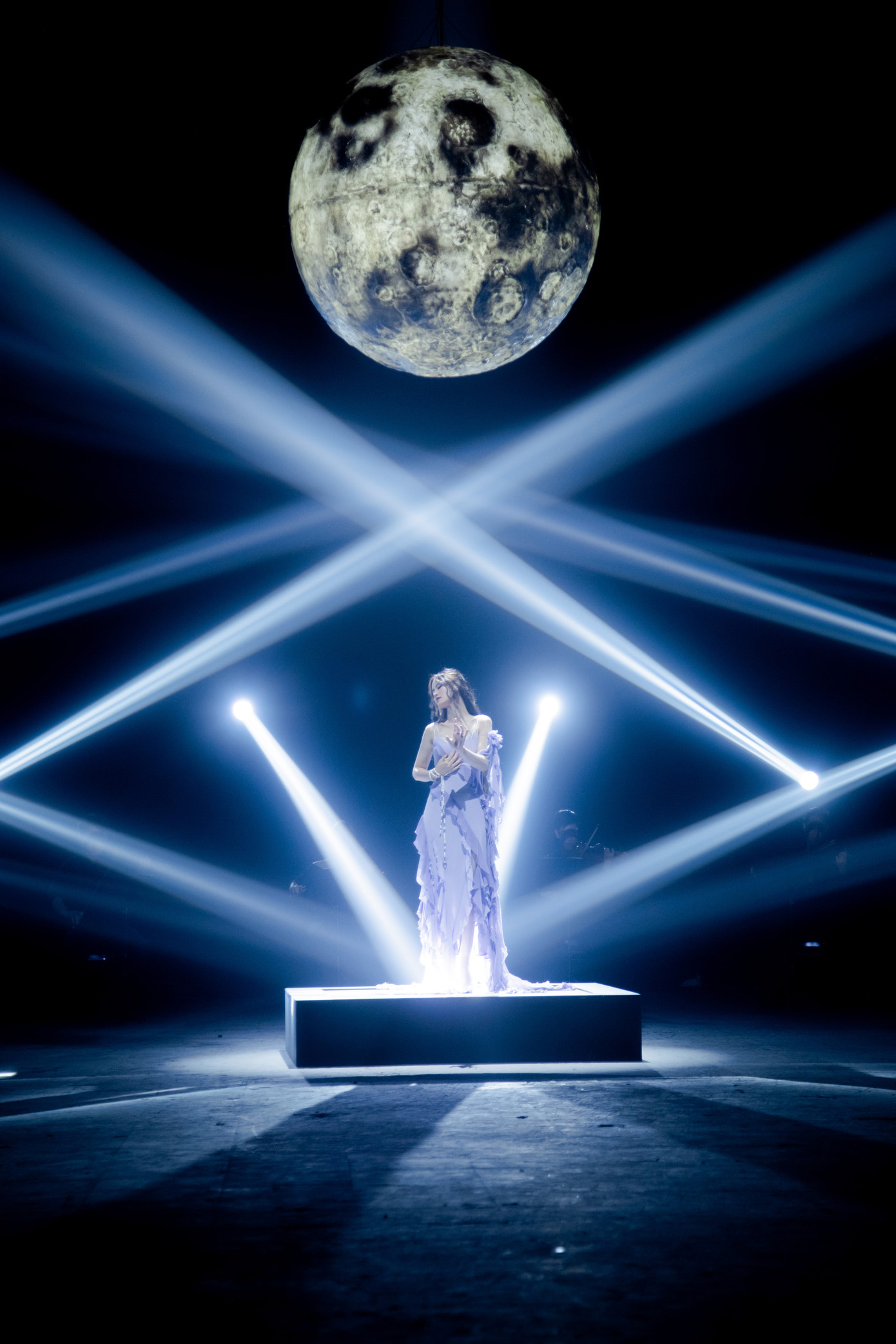 Phần hình ảnh được làm theo phong cách tối giản, ứng dụng công nghệ 3D Mapping. Phần hình ảnh được làm theo phong cách tối giản, ứng dụng công nghệ 3D Mapping.