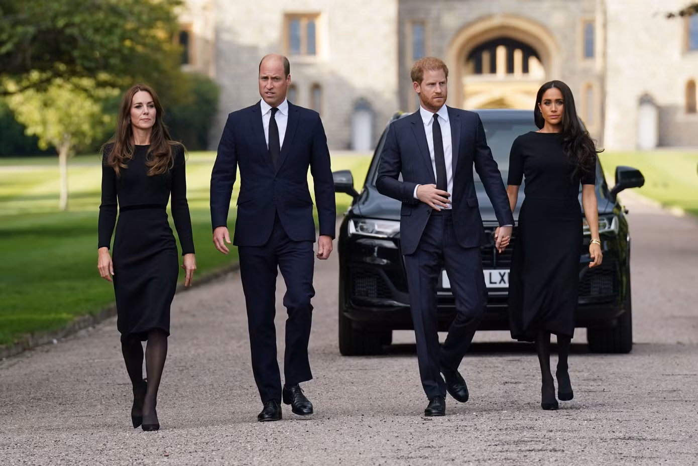 Hoàng tử Harry và William từng xảy ra xô xát vì Meghan Markle. Hoàng tử Harry và William từng xảy ra xô xát vì Meghan Markle.