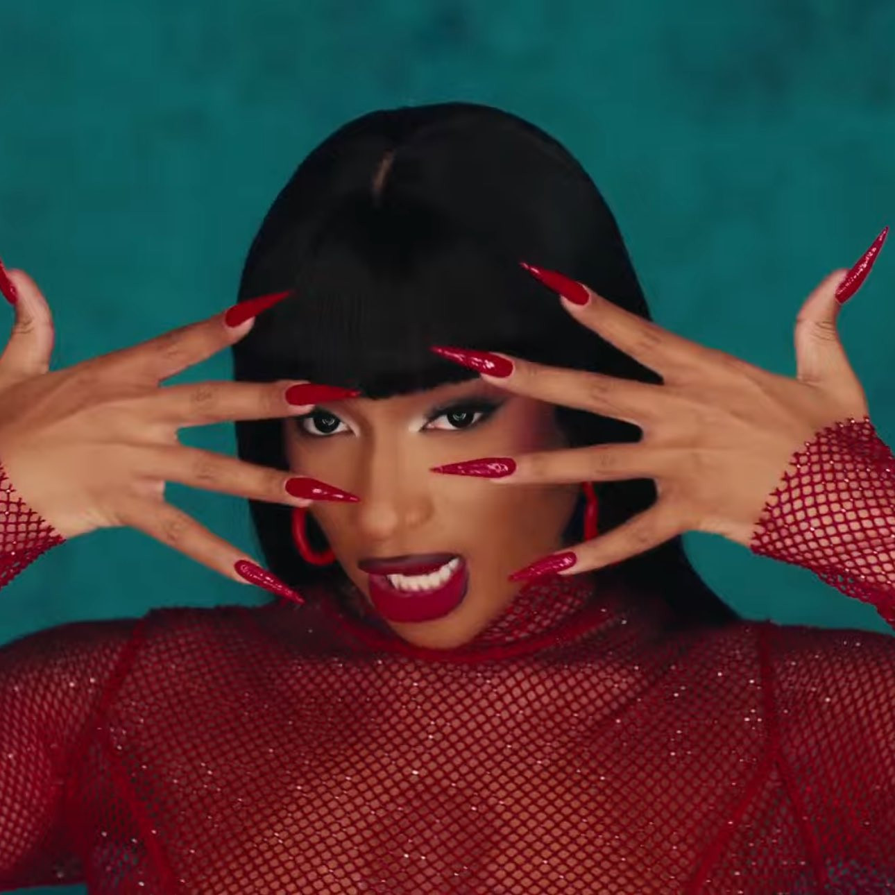 Megan Thee Stallion được đồn đoán "đá xéo" chồng của Nicki Minaj trong ca khúc HISS. Megan Thee Stallion được đồn đoán "đá xéo" chồng của Nicki Minaj trong ca khúc HISS.