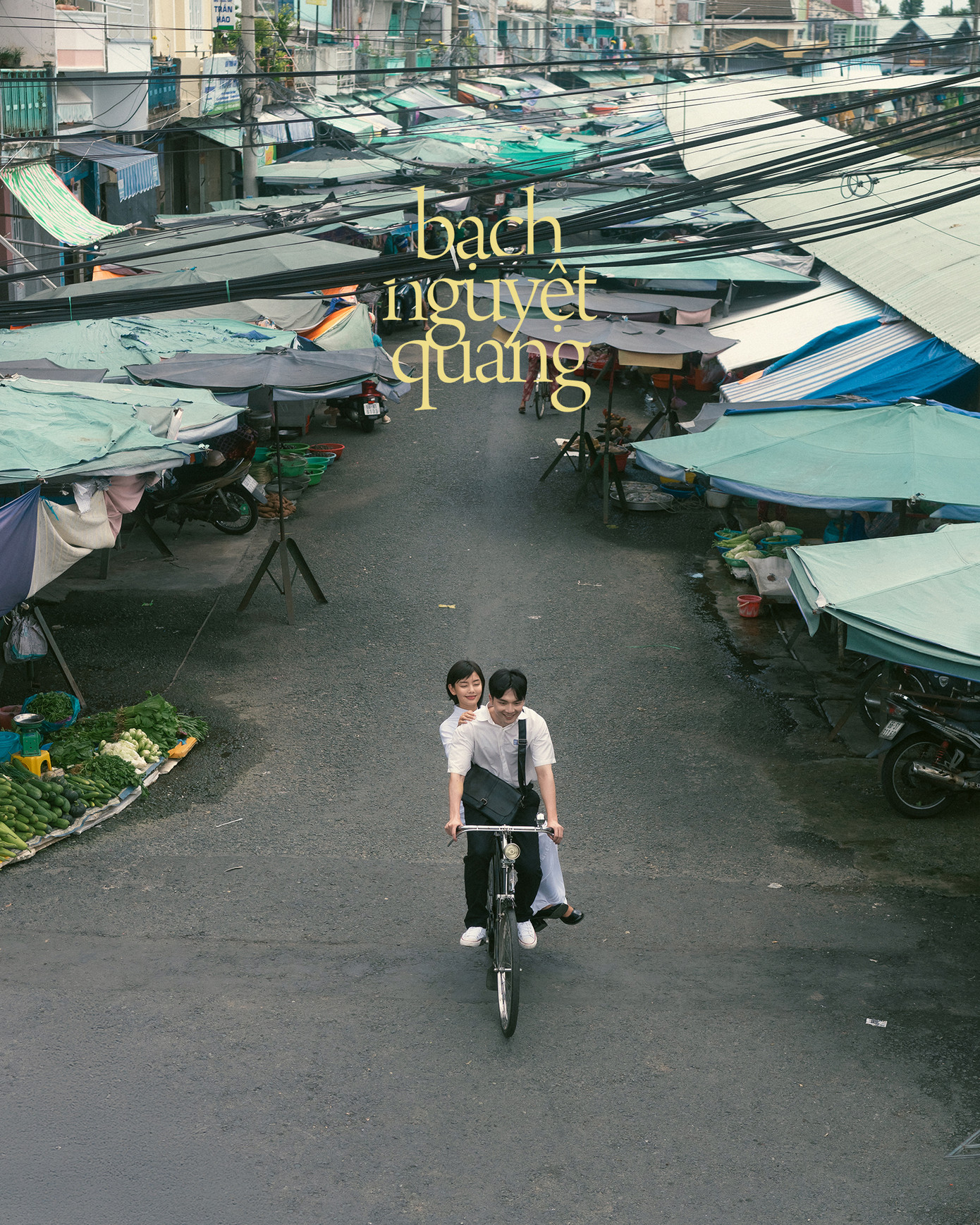 Lời bài hát lồng ghép nhiều địa danh của Bến Tre như bến Châu Thành, sông Hàm. Lời bài hát lồng ghép nhiều địa danh của Bến Tre như bến Châu Thành, sông Hàm.