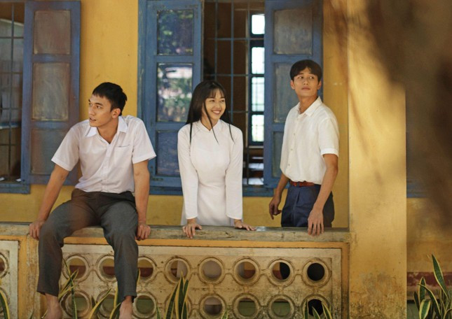 Ngày Xưa Có Một Chuyện Tình xoay quanh 3 nhân vật Miền - Vinh - Phúc. Ngày Xưa Có Một Chuyện Tình xoay quanh 3 nhân vật Miền - Vinh - Phúc.