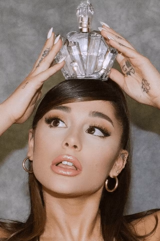 Ariana Grande đã cho ra mắt hơn 10 dòng nước hoa khác nhau.