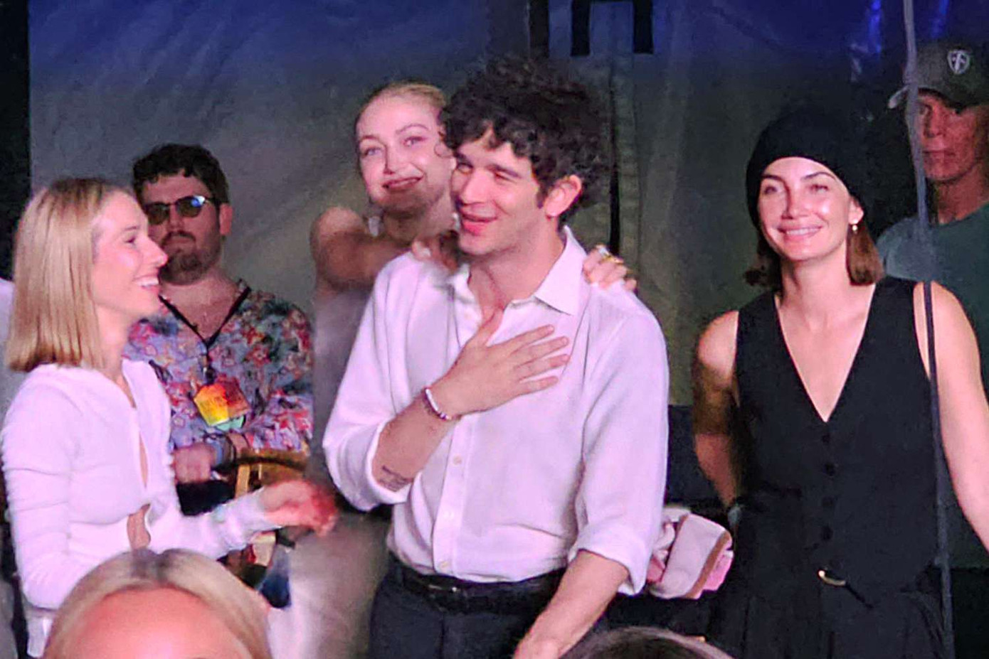 Matty Healy cùng hội bạn thân xuất hiện tại The Eras Tour để cổ vũ Taylor Swift.