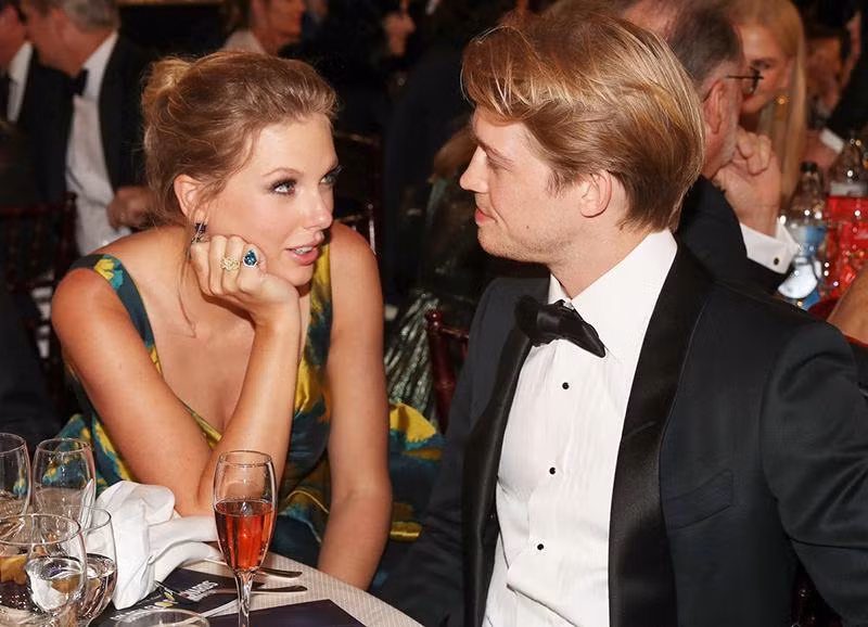 Taylor Swift từng phải cải trang mỗi lần sang London thăm bạn trai.