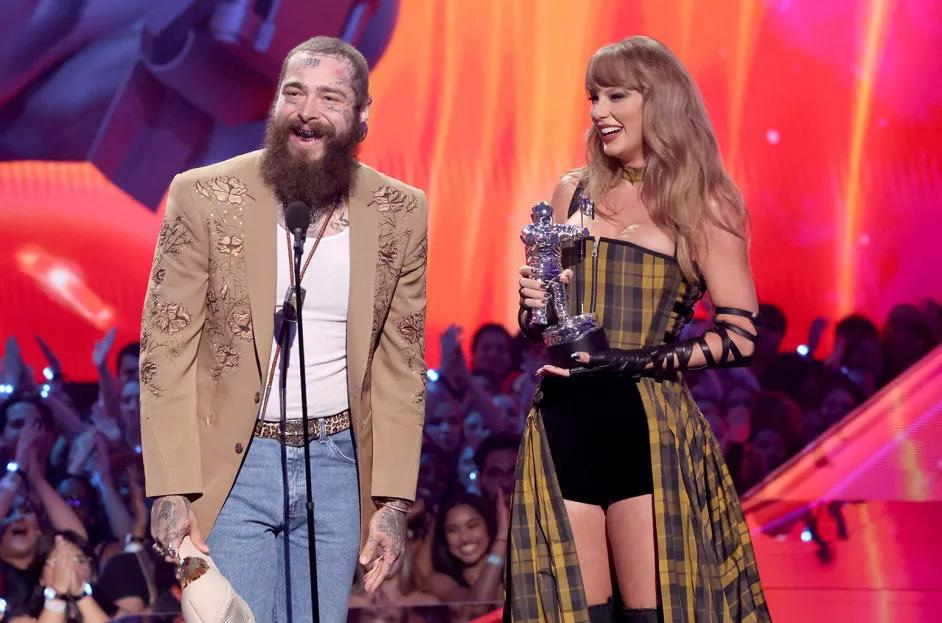 Taylor Swift cùng Post Malone "bội thu" tại VMAs 2024. Taylor Swift cùng Post Malone "bội thu" tại VMAs 2024.