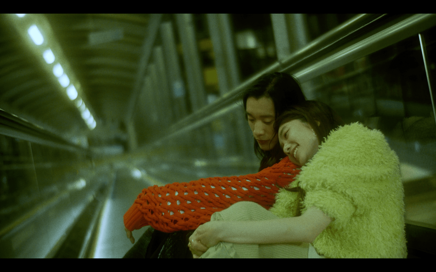 Hình ảnh thang cuốn đậm chất điện ảnh gợi nhớ những thước phim của Vương Gia Vệ.