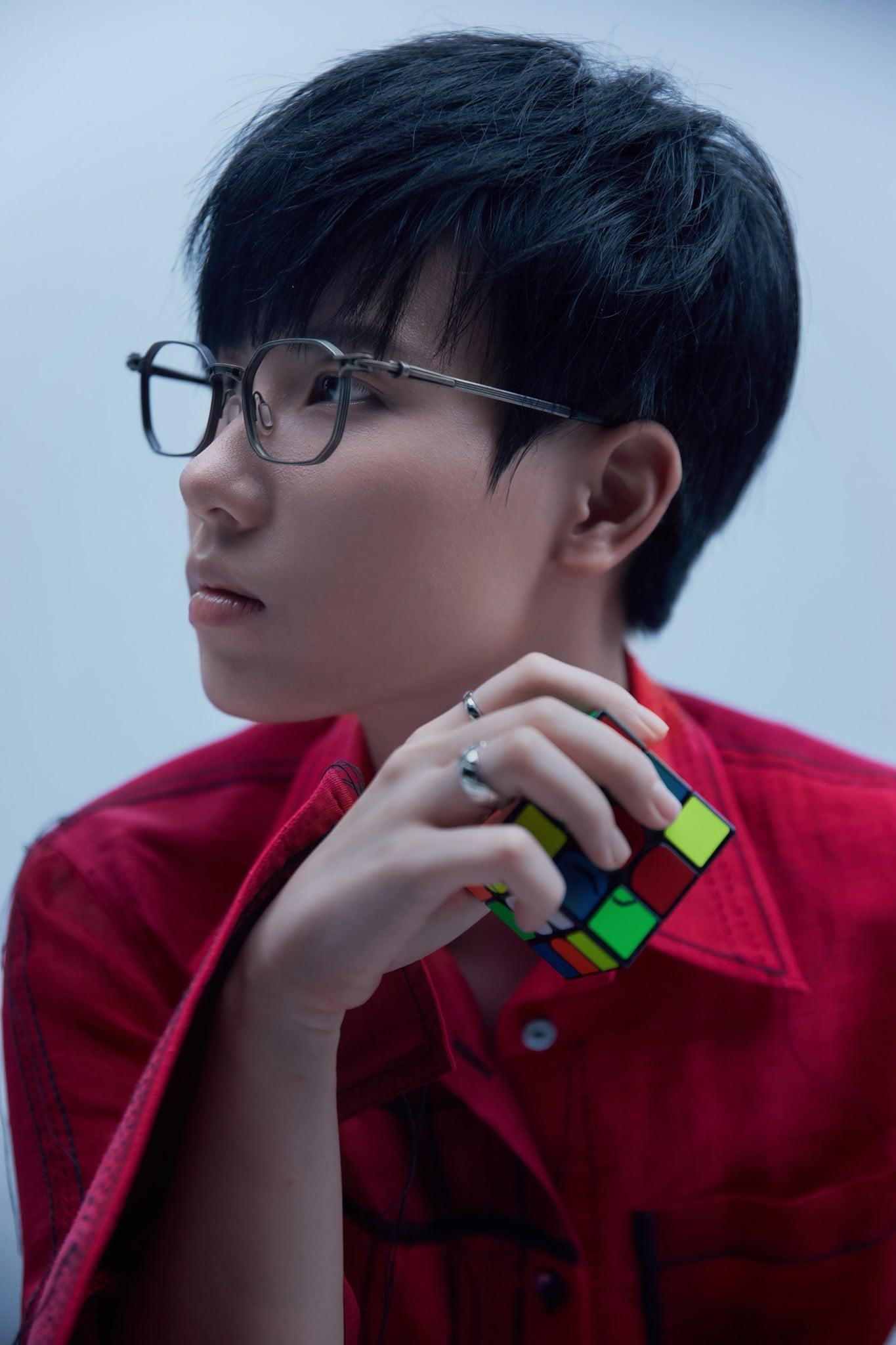 Tạo hình của Tiên Cookie trong MV Thưởng thức nỗi buồn.