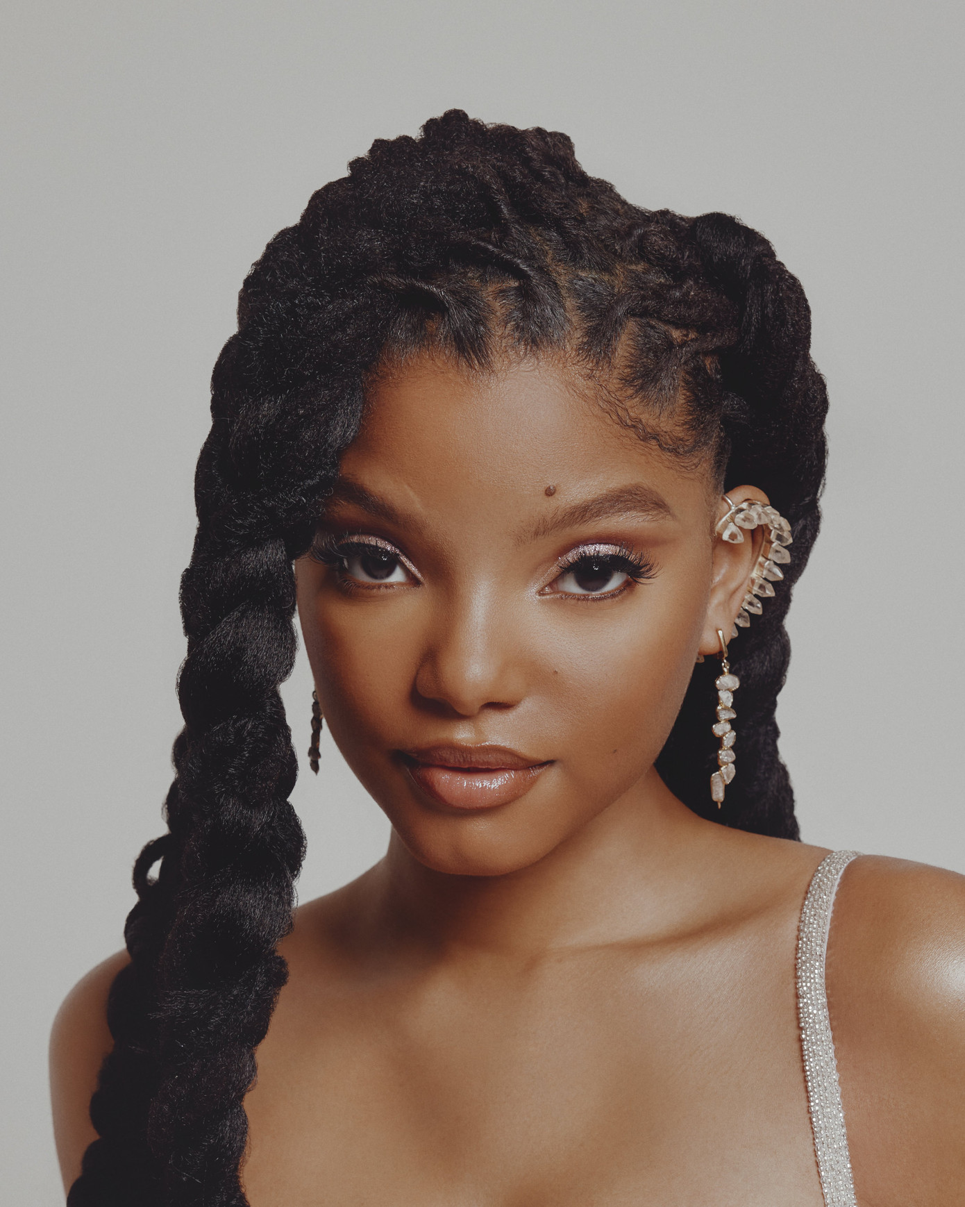 Angel được nhào nặn bởi nhà sản xuất đoạt giải Grammys Theron “NeffU&quot; Feemster.