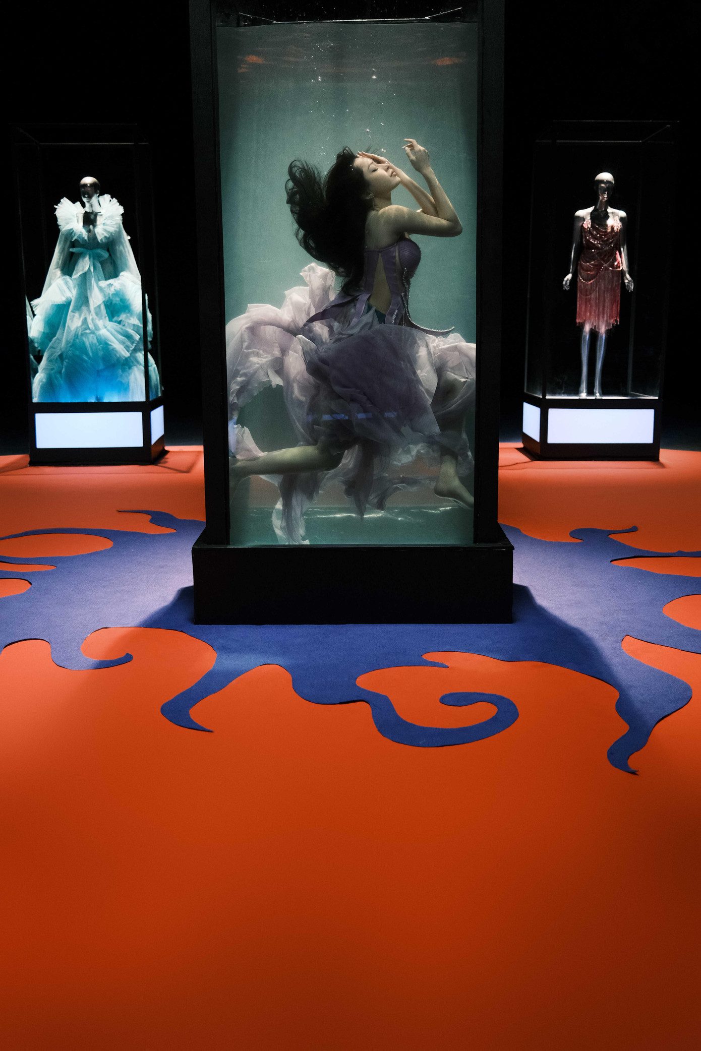 Tạo hình của Chi Pu trong MV được lấy cảm hứng từ con bạch tuộc.