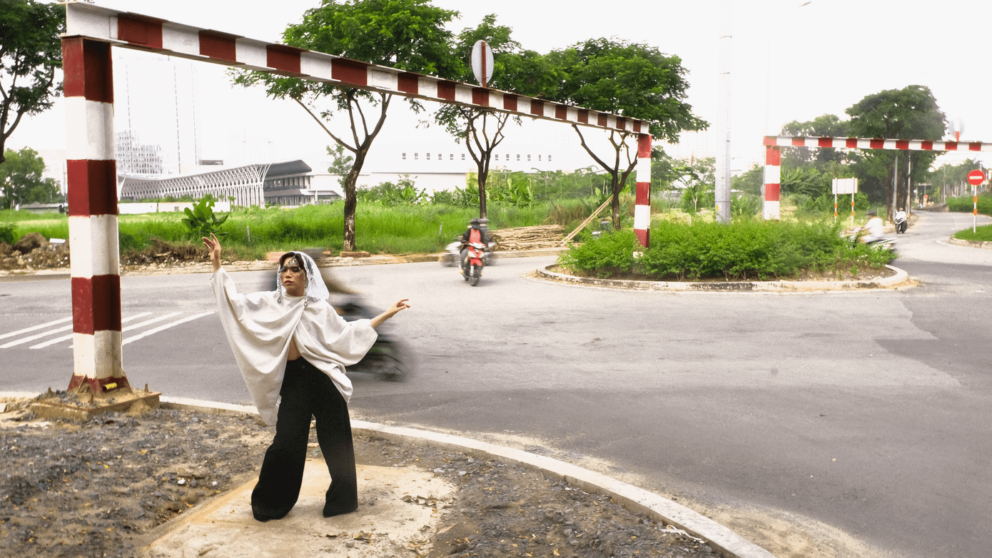 State of Dreaming khai thác chủ đề chủ nghĩa vật chất khá mới lạ tại V-Pop.