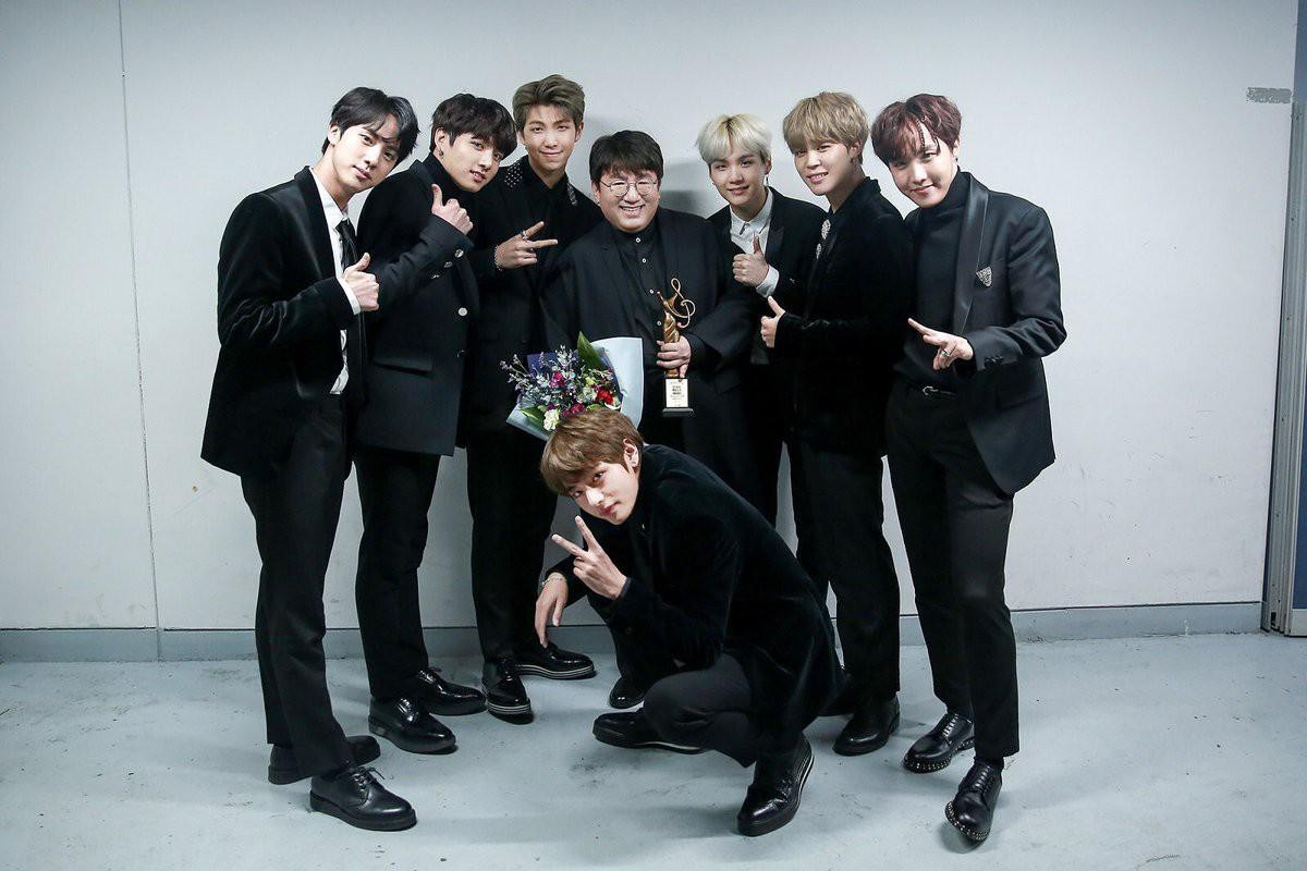 Phần lớn tài sản của Bang Si Hyuk đến từ doanh thu các hoạt động của nhóm nhạc BTS. Phần lớn tài sản của Bang Si Hyuk đến từ doanh thu các hoạt động của nhóm nhạc BTS.