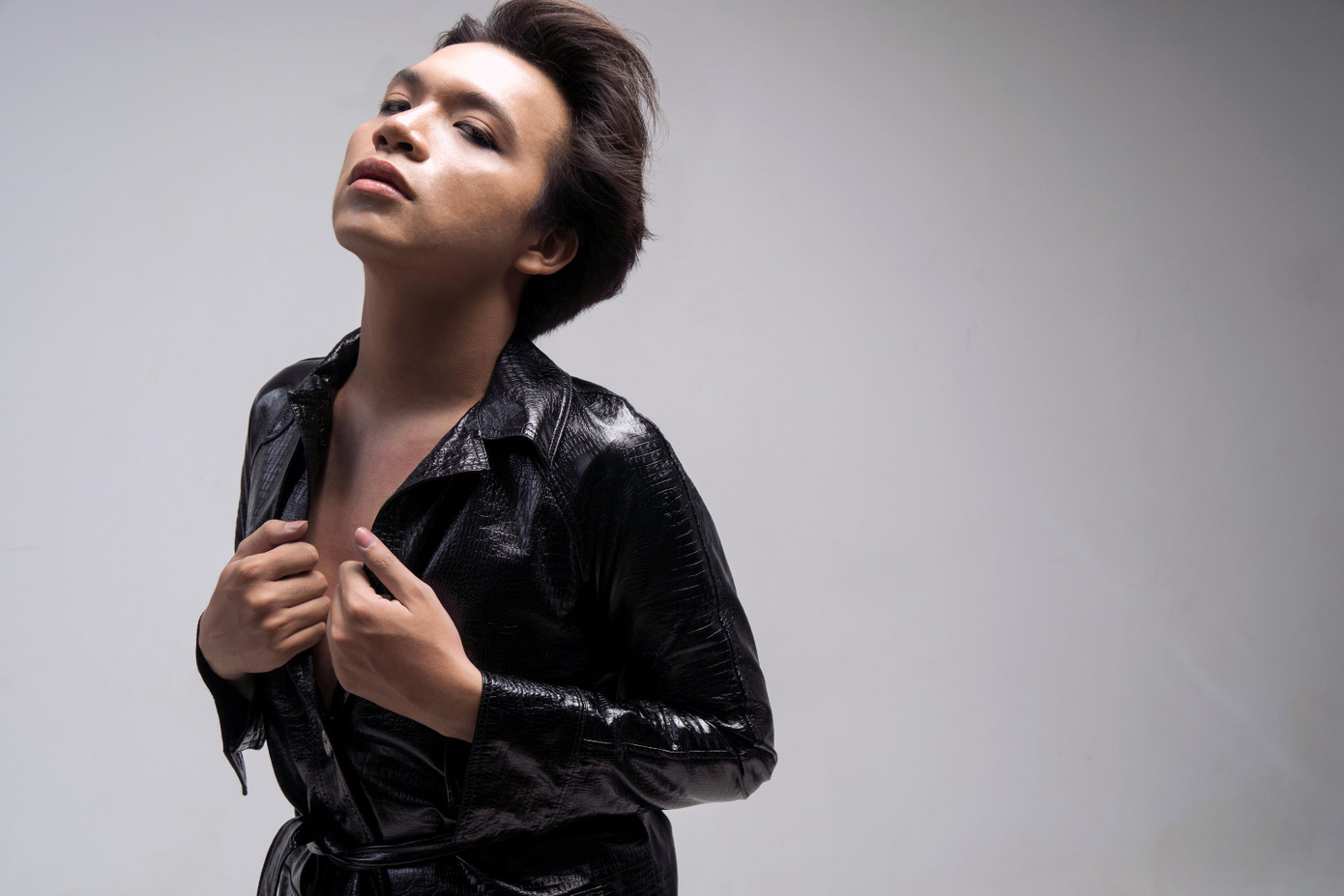 Goddé (sinh năm 2002) là một nghệ sĩ độc lập.