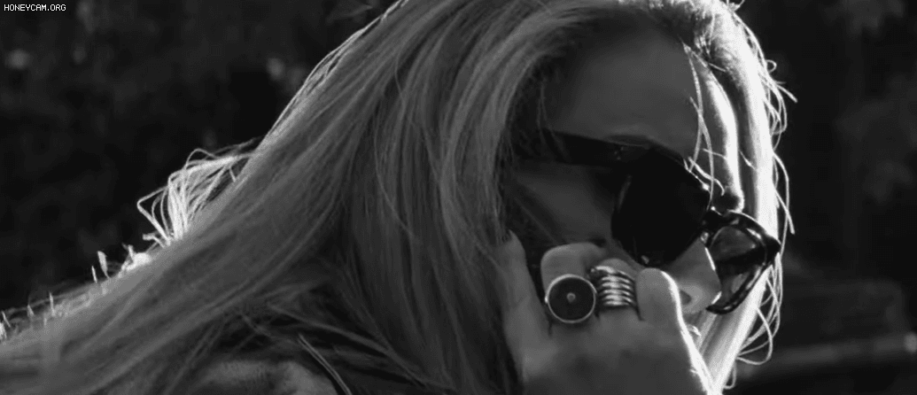 Tạo hình của Adele trong MV Easy On Me. Tạo hình của Adele trong MV Easy On Me.