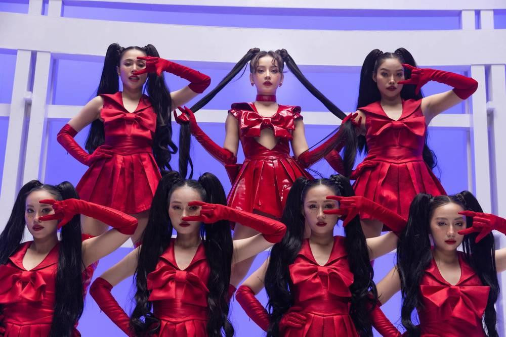 Chi Pu bộc lộ nhiều điểm yếu về giọng hát trong sản phẩm mới. Chi Pu bộc lộ nhiều điểm yếu về giọng hát trong sản phẩm mới.