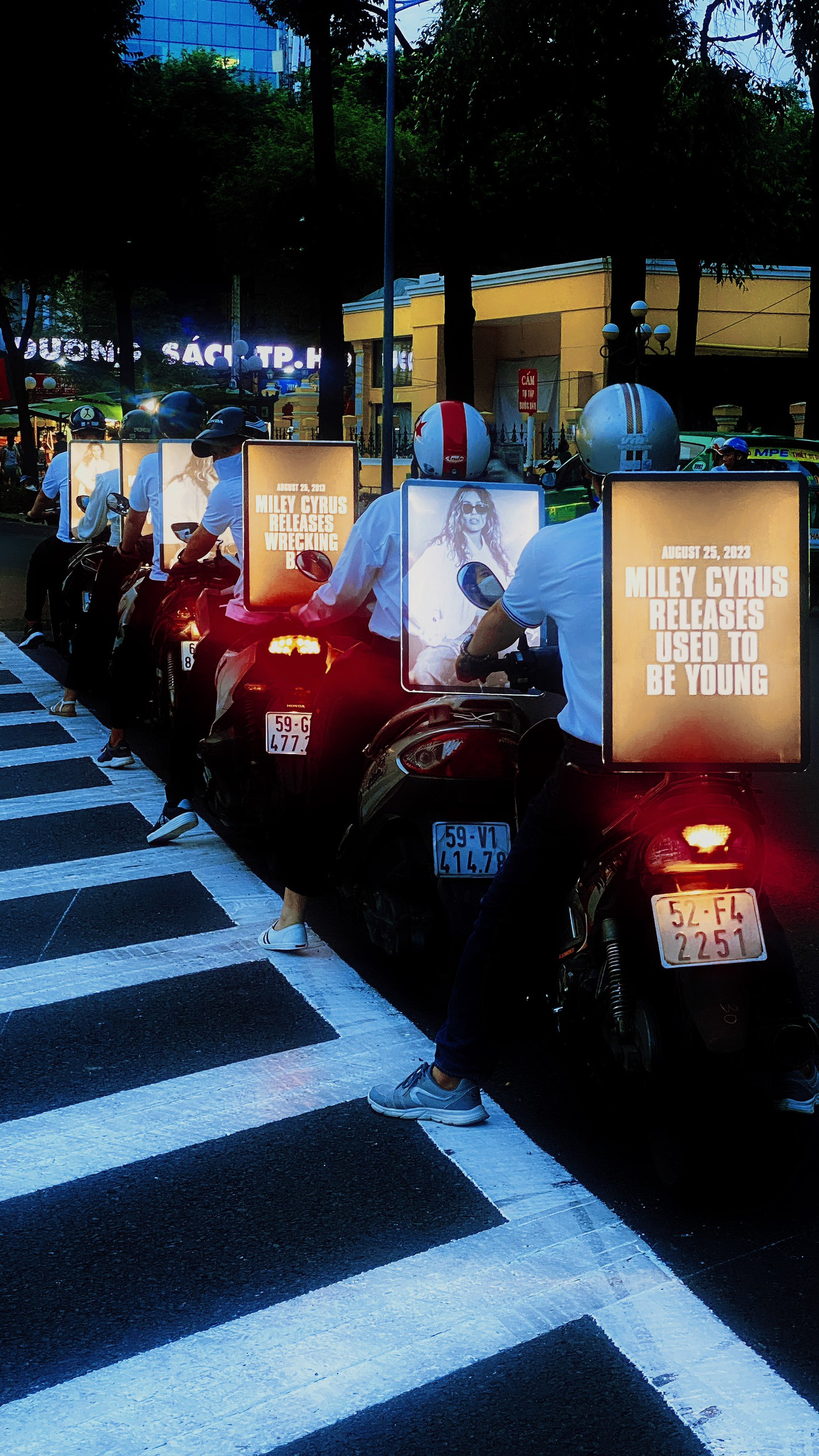 Chiến dịch quảng bá ca khúc mới của Miley từ fan Việt. Ảnh: Chu Nguyệt.