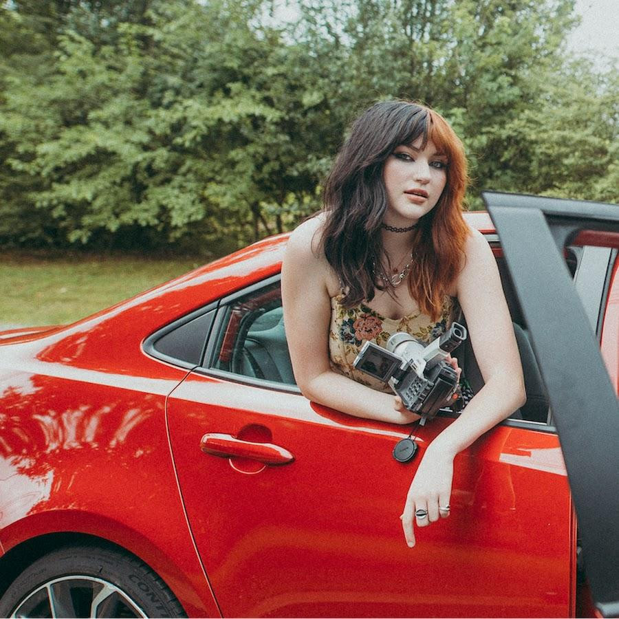 GAYLE bắt đầu sự nghiệp với tư cách một nghệ sĩ độc lập.