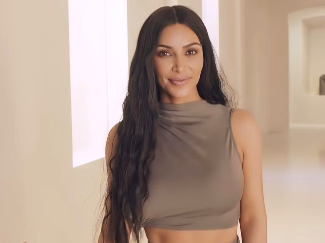 Kim Kardashian thừa nhận lập tài khoản Instagram giả để theo dõi bạn bè và hóng drama.