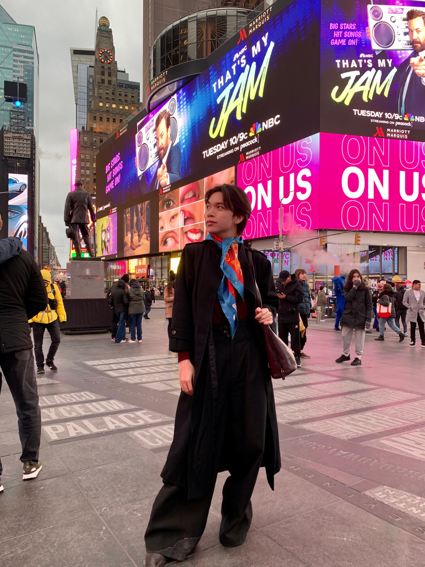 Mình trở lại Quảng trường Thời đại (Times Square) sau 4 năm.