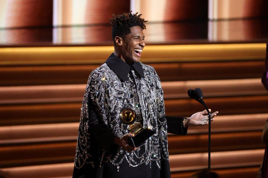 Joh Batiste là nghệ sĩ da màu thứ 11 trong lịch sử thắng giải Grammy cho Album của năm. Joh Batiste là nghệ sĩ da màu thứ 11 trong lịch sử thắng giải Grammy cho Album của năm.