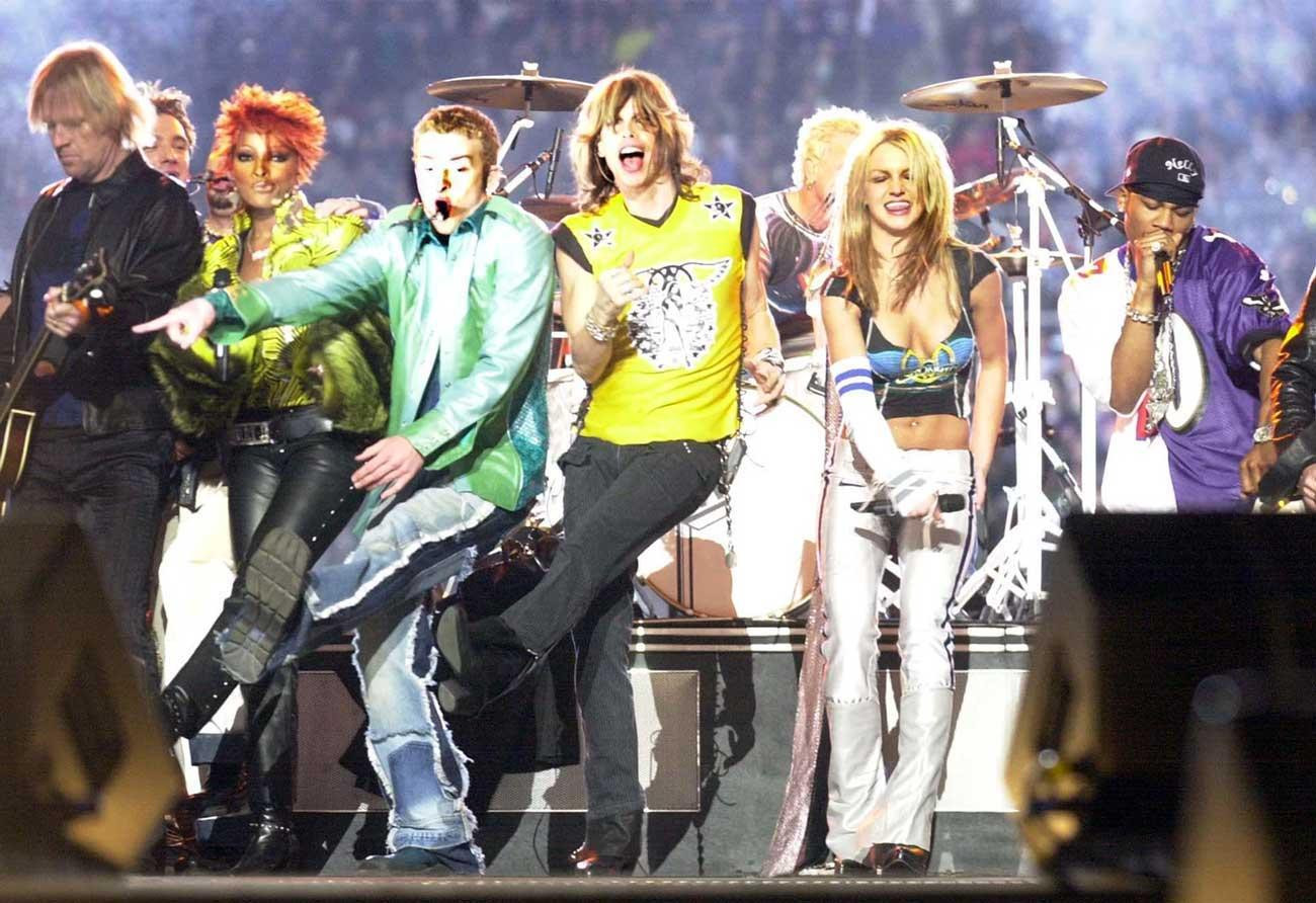 Mary J Blige tại Super Bowl Halftime Show cùng Britney Spears vào năm 2001.