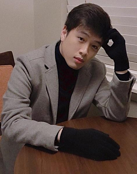 Ngọai hình chuẩn soái ca của Vaughn Mugol khiến hội fangirl đổ rầm rầm.