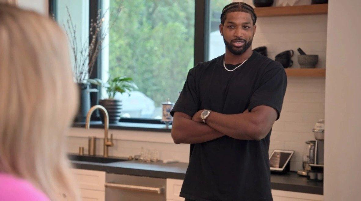 Khloé Kardashian chất vấn người chồng ngoại tình trên TV show.