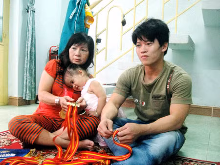 Quốc Toàn sum họp cùng gia đình sau SEA Games 2011