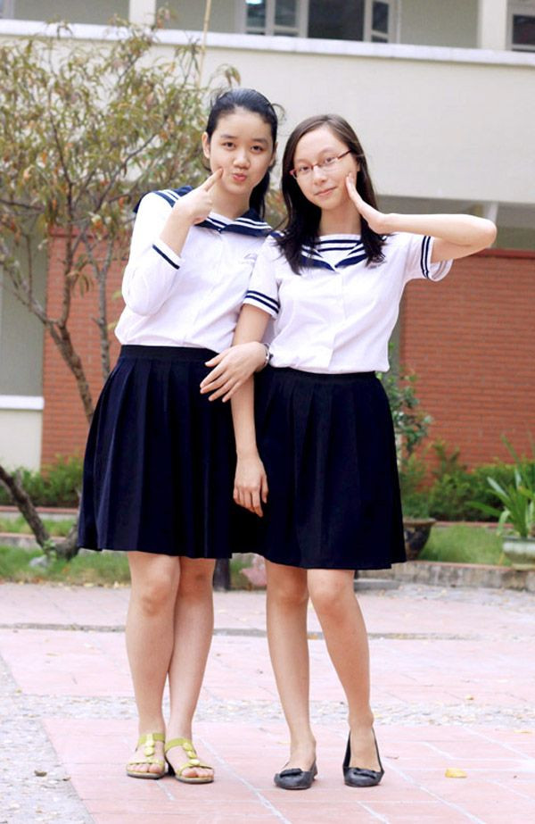 Lương Thế Vinh là trường cấp 3 thứ 2 tại Hà Nội sở hữu những bộ đồng phục đẹp. Trang phục của teen trường này được thiết kế vừa vặn, đậm chất Nhật Bản nhưng cũng phù hợp với văn hóa học đường Việt