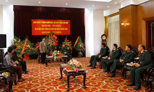 Đoàn đến chúc mừng Bộ đội Biên phòng