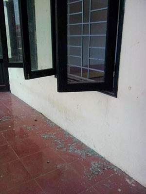 Hàng xóm của trường Cộng Hòa là trường THCS Tân Hòa. Trường được chi hàng tỉ đồng để xây thêm phòng học nhằm đạt chuẩn, tuy nhiên, sau 2 năm hoàn thiện, các phòng học mới xây của Trường THCS Tân Hòa (Hà Nội) vẫn chưa được đưa vào sử dụng mà để cho... mối xông