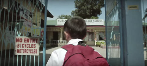 Cậu bé nghèo học bài khiến triệu người rung động giờ ra sao? ảnh 4