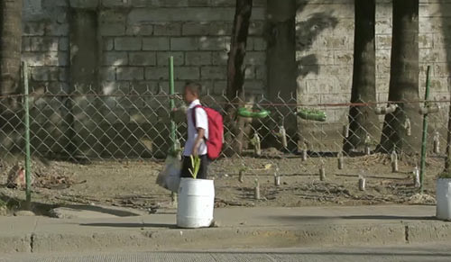 Cậu bé nghèo học bài khiến triệu người rung động giờ ra sao? ảnh 2