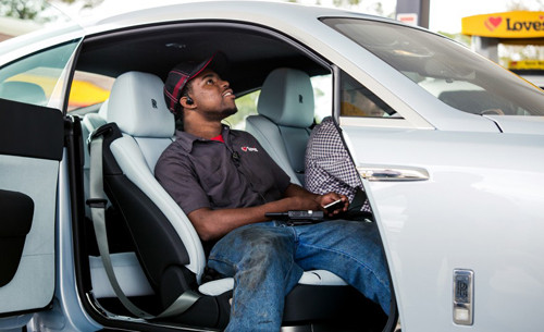 Khi chủ xe Rolls-Royce 'không xu dính túi' ảnh 4