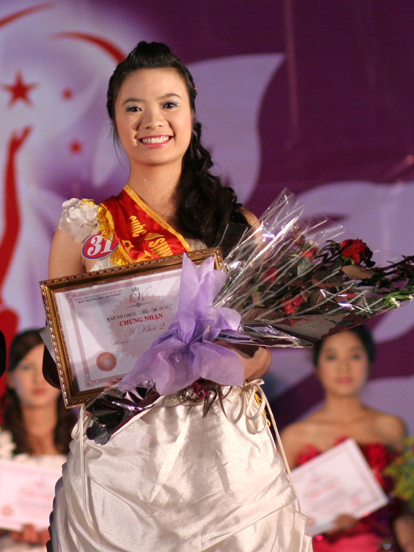 Á khôi 2 Phạm Phương Thảo