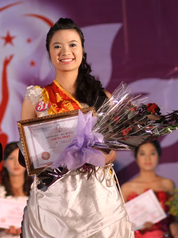 Á khôi 2 Phạm Phương Thảo
