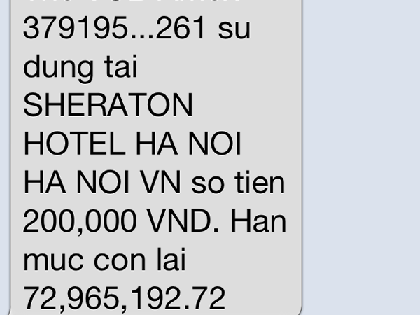 Tin nhắn ngân hàng thông báo về số tiền của chị H bị khách sạn Sheraton thu. Tin ngân hàng thông báo về số tiền của chị H bị khách sạn Sheraton thu