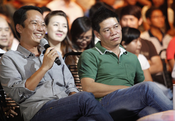 Nhạc sĩ Anh Quân nịnh vợ bằng cách khen Bảo Trâm: "Hôm nay anh thấy em rất là đẹp, mà anh thấy em rất giống vợ anh" (Ảnh: ngoisao.net). Nhạc sĩ Anh Quân nịnh vợ bằng cách khen Bảo Trâm: