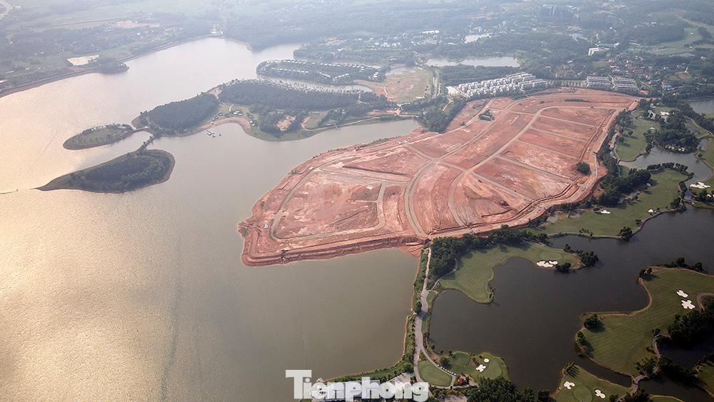 Ngoài ra, đối với lĩnh vực đất đai, Sở TN&amp;MT phối hợp với Sở NN&amp;PTNT sau quá trình thanh tra, kiểm tra đồng thời quyết định xử phạt nhiều doanh nghiệp khi sử dụng đất vượt quá ranh giới, diện tích đất được giao tại hồ Đại Lải.