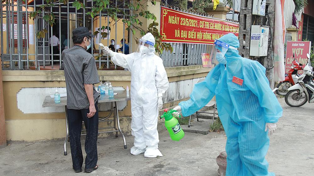 Toàn xã có gần 300 ca dương tính với SARS-CoV-2, khoảng 600 trường hợp F1 và hơn 3.000 trường hợp F2 Toàn xã có gần 300 ca dương tính với SARS-CoV-2, khoảng 600 trường hợp F1 và hơn 3.000 trường hợp F2