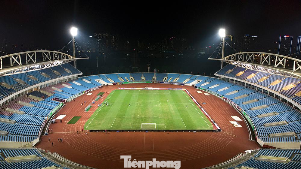 Trong trận đấu này, bình luận viên Úc là Lee Gaskin thẳng thắn chê sân Mỹ Đình: “Trông chẳng khác nào một bãi chăn bò”.