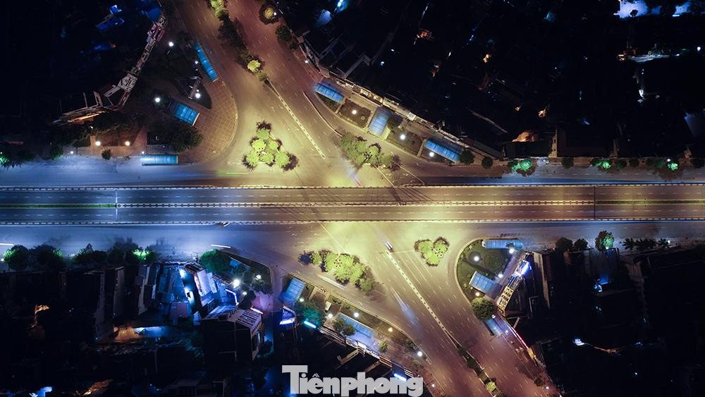 Cảnh vật, phố xã như "ngừng đọng"